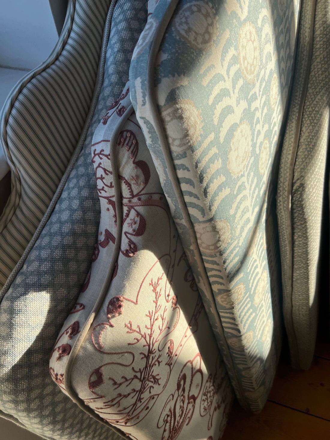 Bespoke vs Ready-Made Headboards: Which is Right for You?