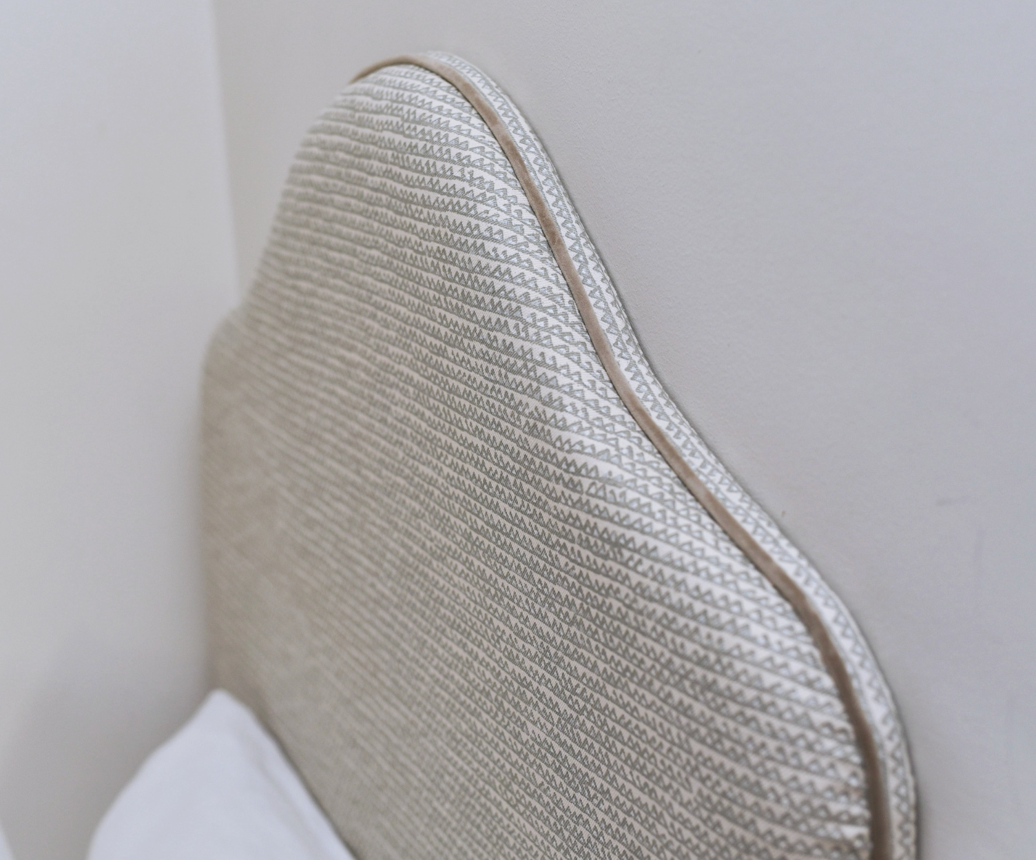 Headboard in Fermoie Mendip