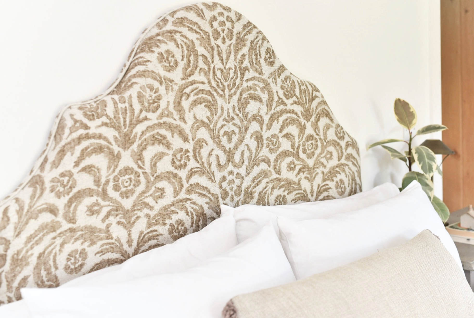 Headboard in Fermoie Marlborough