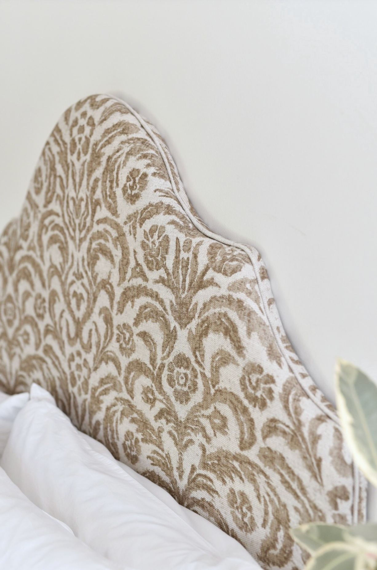 Headboard in Fermoie Marlborough